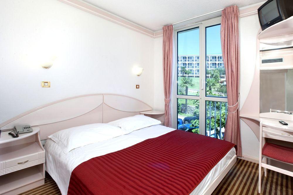 Hotel Zorna Plava Laguna 波雷奇 外观 照片