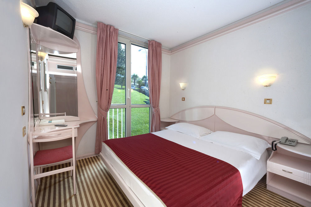 Hotel Zorna Plava Laguna 波雷奇 外观 照片