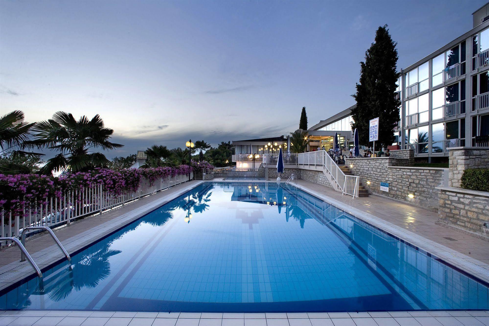 Hotel Zorna Plava Laguna 波雷奇 外观 照片